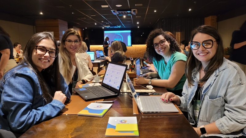 Professoras e coordenadora participam de Treinamento