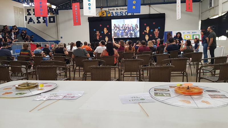 Programa Bilíngue realização manhã de apresentações