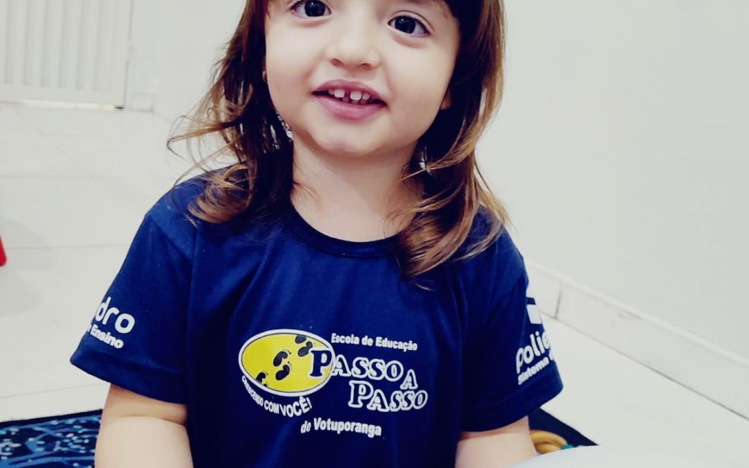 Alunos do maternal do tempo integral trabalham coordenação motora fina