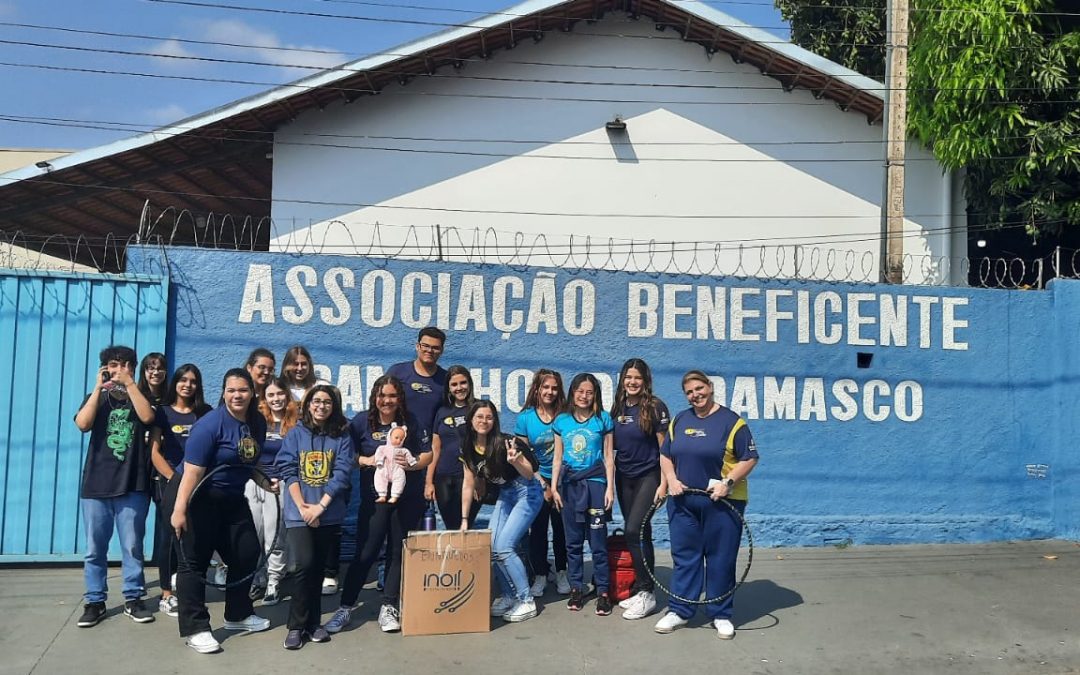 Alunos da 2ª série do Ensino Médio visitam Lar Caminho de Damasco